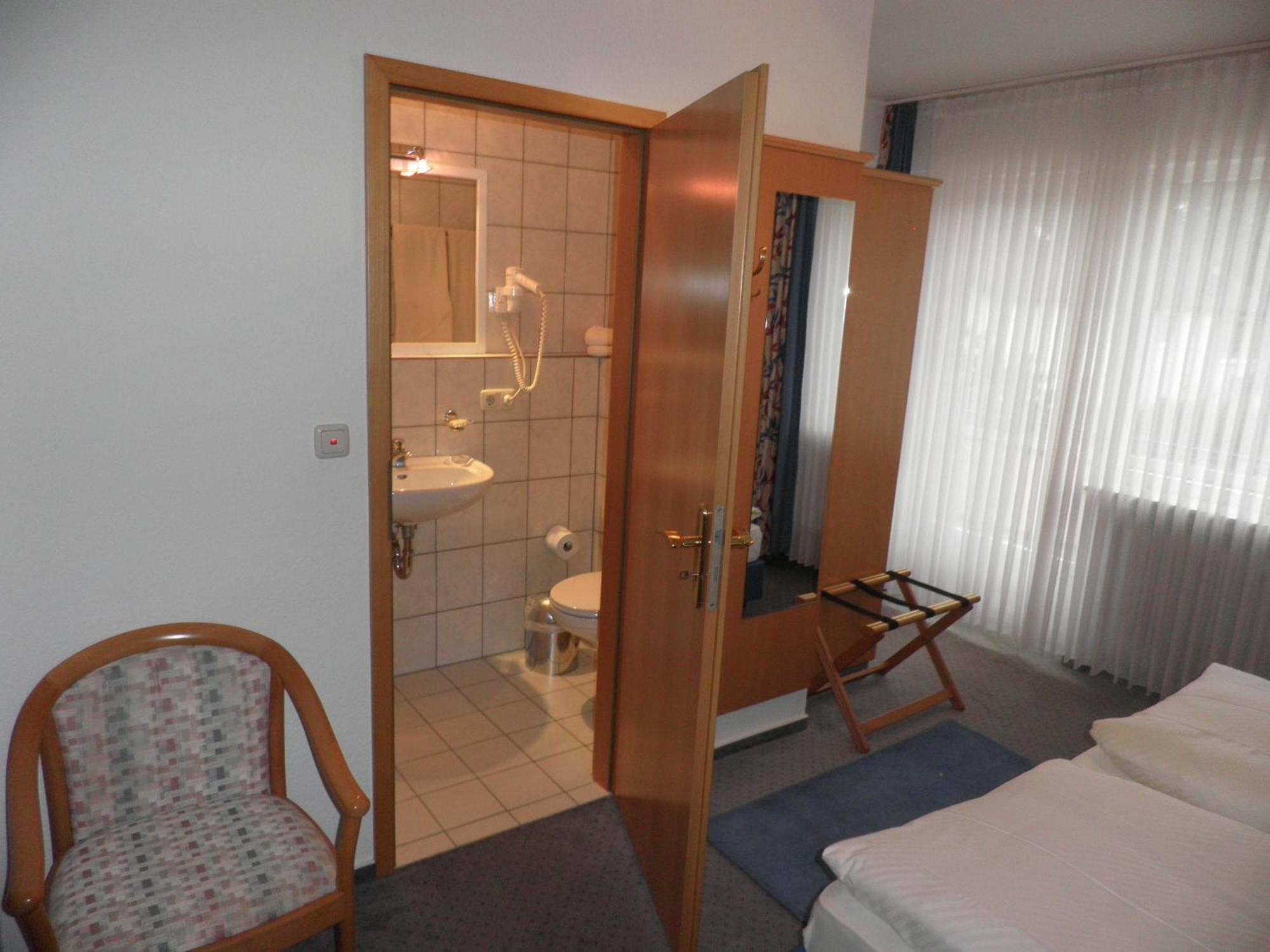 Hotel Haarener Hof Bad Wünnenberg Buitenkant foto